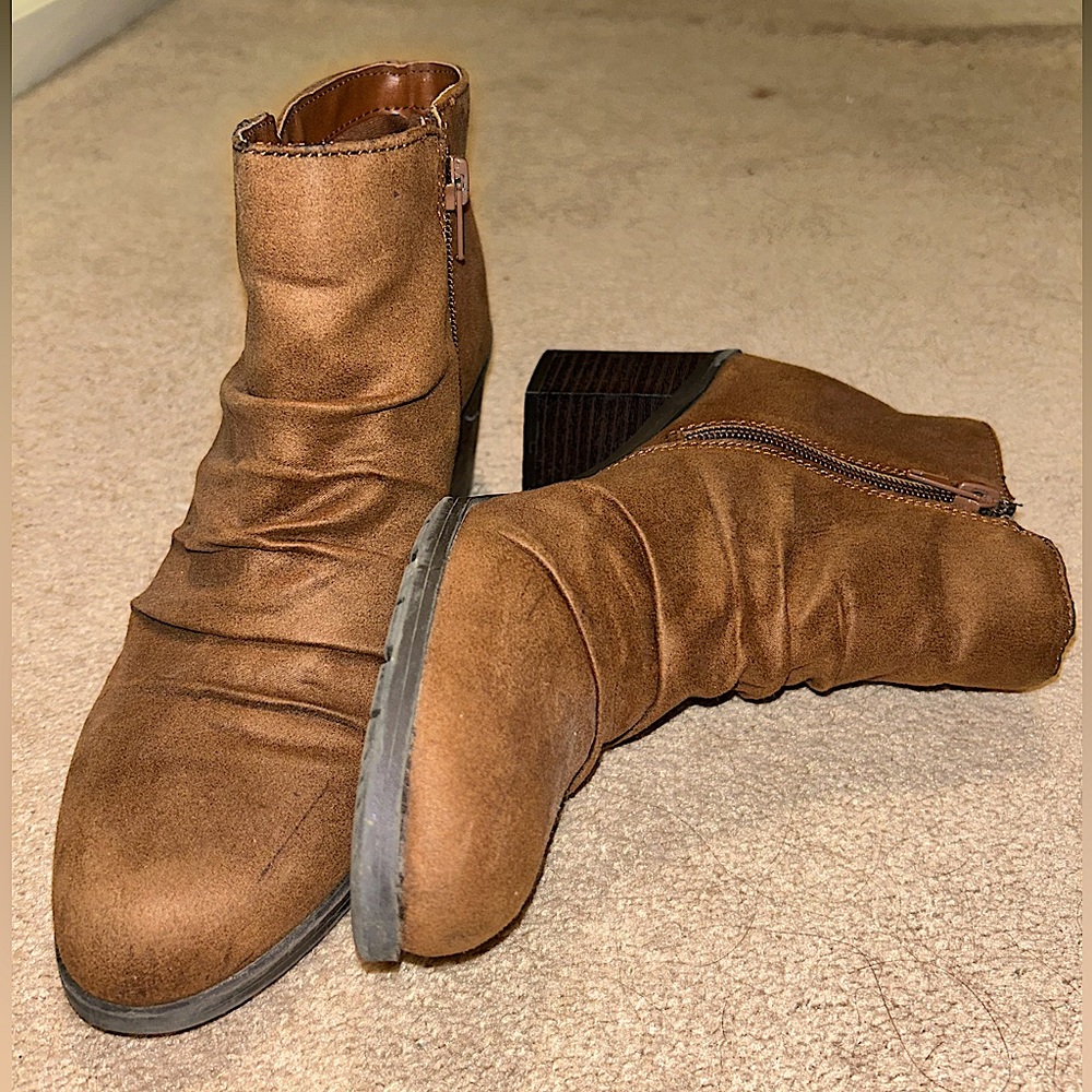 Arizona Brown Booties, Size 8.5